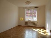 Pron�jem p�kn�ho, prostorn�ho bytu 2+1 /75m2/ v centru Hradce Kr�lov�