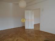 Pron�jem p�kn�ho, prostorn�ho bytu 2+1 /75m2/ v centru Hradce Kr�lov�