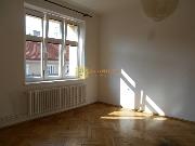 Pron�jem p�kn�ho, prostorn�ho bytu 2+1 /75m2/ v centru Hradce Kr�lov�