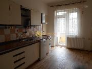 Pron�jem p�kn�ho velk�ho bytu 3+1 /78m2/ s balk�nem v centru Hradce Kr�lov�