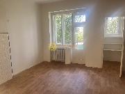 Pron�jem prostorn�ho bytu 2+1 v centru HK, balkon