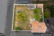 Prodej stavebnho pozemku 663 m² v centru Jiren  s menm rodinnm domem