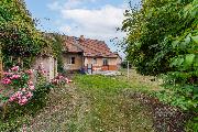 Prodej stavebnho pozemku 663 m² v centru Jiren  s menm rodinnm domem