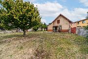Prodej stavebnho pozemku 663 m² v centru Jiren  s menm rodinnm domem