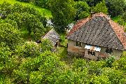Prodej stavebn�ho pozemku s rodinn�m domem k rekonstrukci � Sehradice, okres Zl�n.