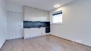 Pron�jem bytu 1+kk s balkonem a gar�ov�m st�n�m v ulici �ternovsk�, Praha 4 - Chodov.