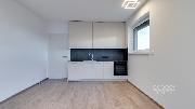 Pron�jem bytu 1+kk s balkonem a gar�ov�m st�n�m v ulici �ternovsk�, Praha 4 - Chodov.