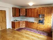 Pron�jem bytu 2+kk/B v Praze 5 - Ko���e, ulice Nad Z�me�kem.