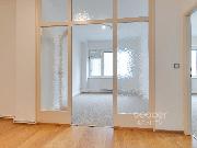 Pron�jem bytu 3+1 + hala + �atna + 2x koupelna (celkem 97 m²) na V�clavsk�m n�m�st�