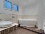 Pron�jem bytu 3+1 + hala + �atna + 2x koupelna (celkem 97 m²) na V�clavsk�m n�m�st�