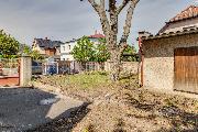Pron�jem gar�� s pozemkem 450 m2, ul. Dob�ick�, Praha � Horn� Po�ernice.