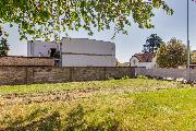 Pron�jem gar�� s pozemkem 450 m2, ul. Dob�ick�, Praha � Horn� Po�ernice.
