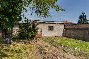 Pron�jem gar�� s pozemkem 450 m2, ul. Dob�ick�, Praha � Horn� Po�ernice.