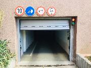 Pron�jem gar�ov�ho hydraulick�ho st�n�, ulice Pe�lova, Praha 9 - Vyso�any. 