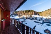 Z ob�v�ku p��mo na sjezdovku! Stylov� apartm�n 1+kk s balkonem a parkov�n�m � Prkenn� D�l