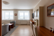 Pronjem zazen apartmn, Star Jin