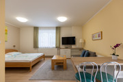 Pronjem zazen apartmn, Star Jin