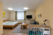 Pronjem zazen apartmn, Star Jin