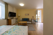 Pronjem zazen apartmn, Star Jin