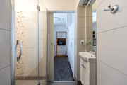 Pronjem zazen apartmn, Star Jin
