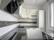 Pron�jem bytu 2+1 na ulici B. Martin� v Lan�kroun�.