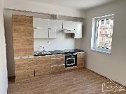 Pron�jem  bytu 3+1 s gar�� na ulici Palack�ho v Lan�kroun�.