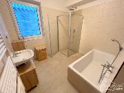 Pron�jem  bytu 3+1 s gar�� na ulici Palack�ho v Lan�kroun�.